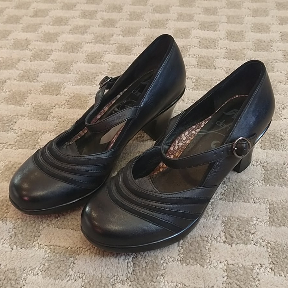 Dansko black Mary Janes